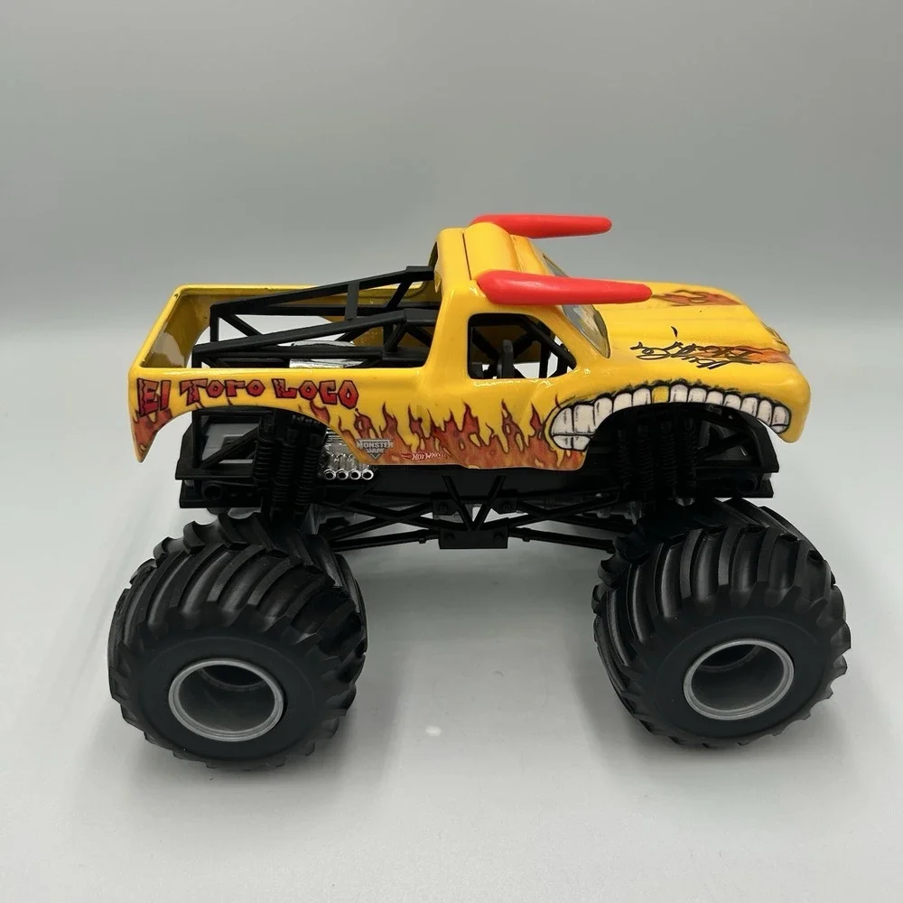 Spin Master Monster Jam El Toro Loco Autographed Kayla Blood Truck 1:24 Yellow